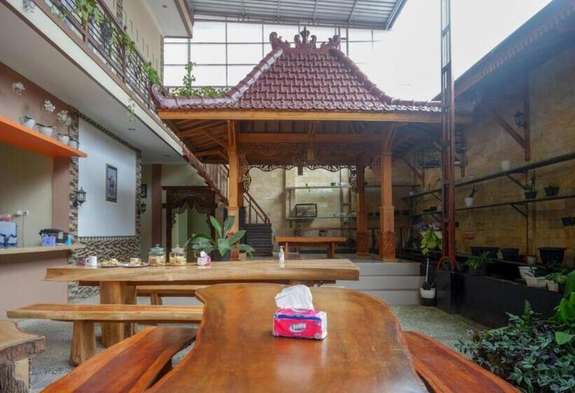 ホテル Reddoorz Syariah Near Terminal Mendolo Wonosobo 2