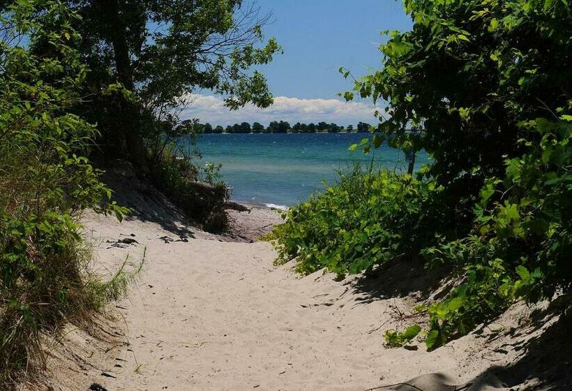 فندق Wolfe Island