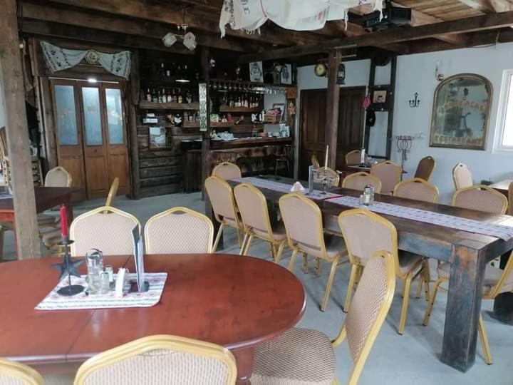 بنسيون Cabana Dor De Acas / Restaurant Dor De Acas