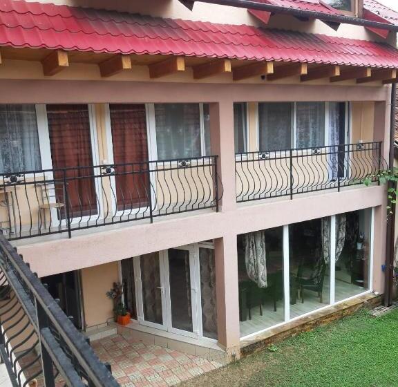 膳宿费 Casa Izbuc