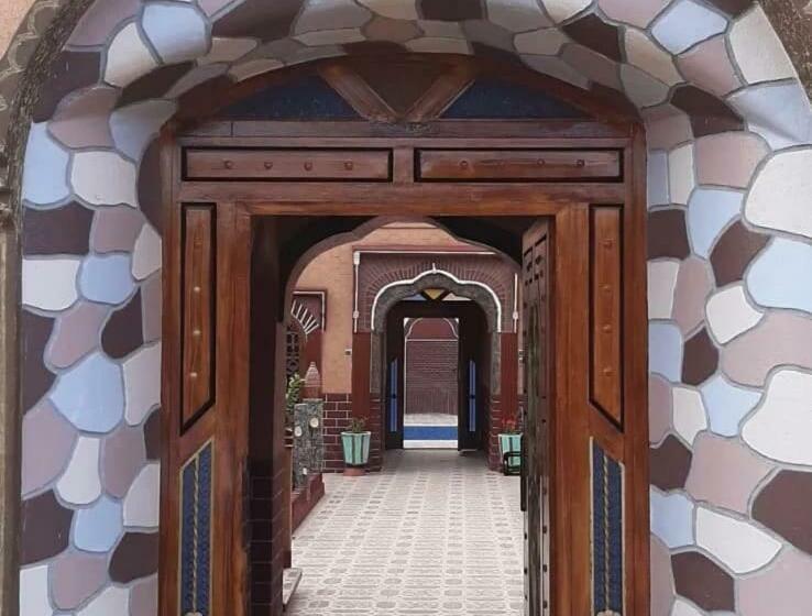 ペンション Kasba Ifri