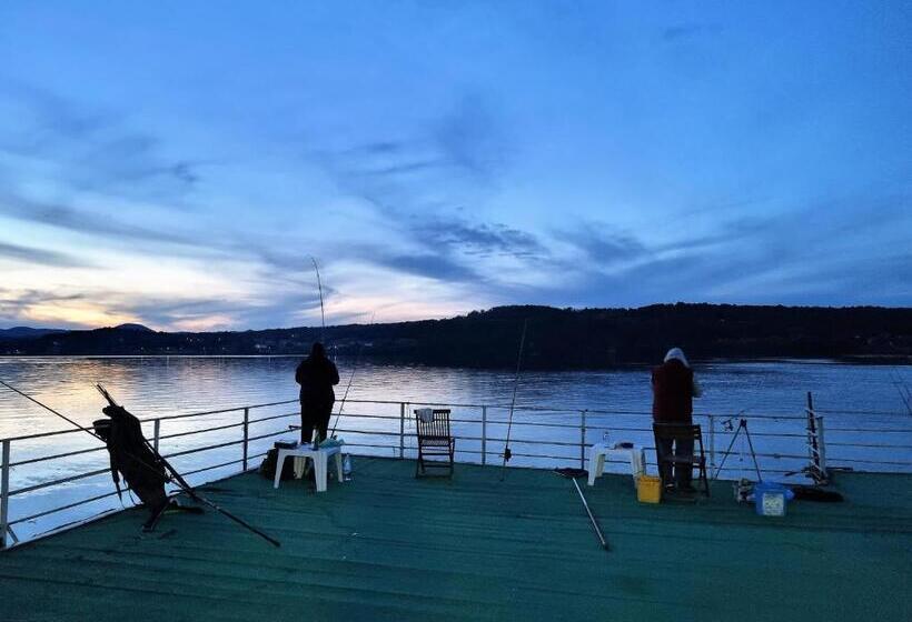 پانسیون La Ponton Adakale