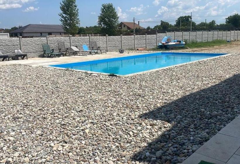 پانسیون La Ponton Adakale