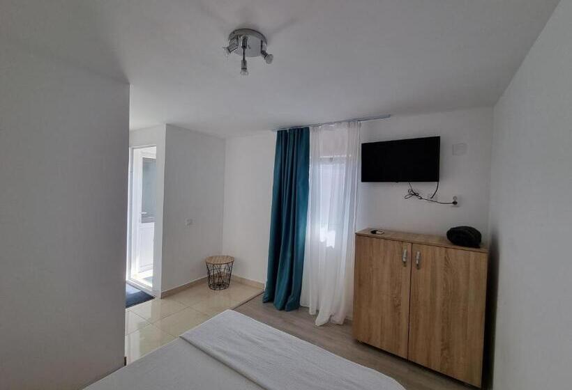 پانسیون La Ponton Adakale