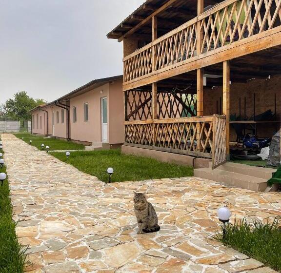 پانسیون La Ponton Adakale