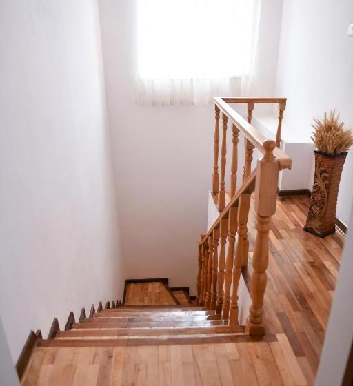 بنسيون Manana Guesthouse