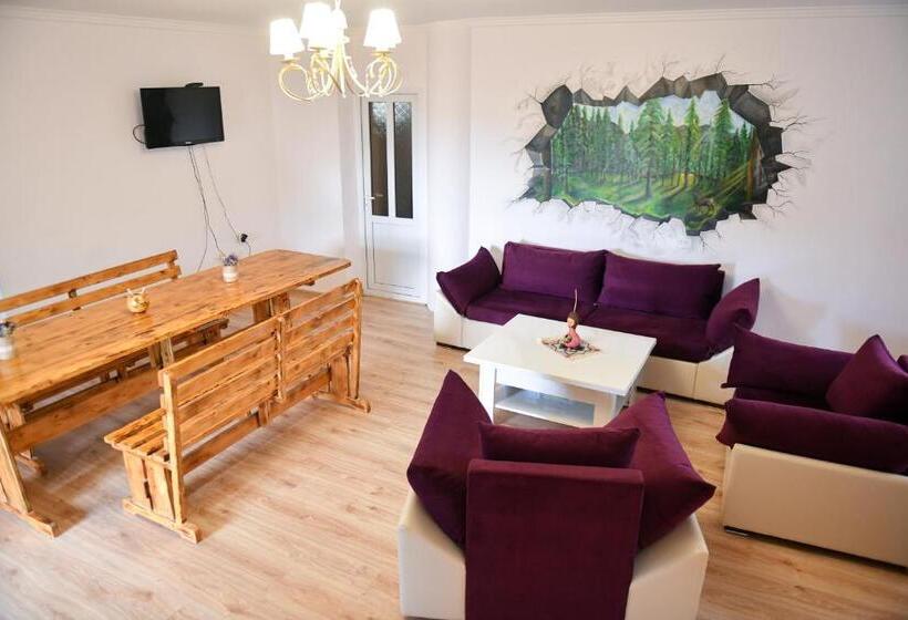 بنسيون Manana Guesthouse