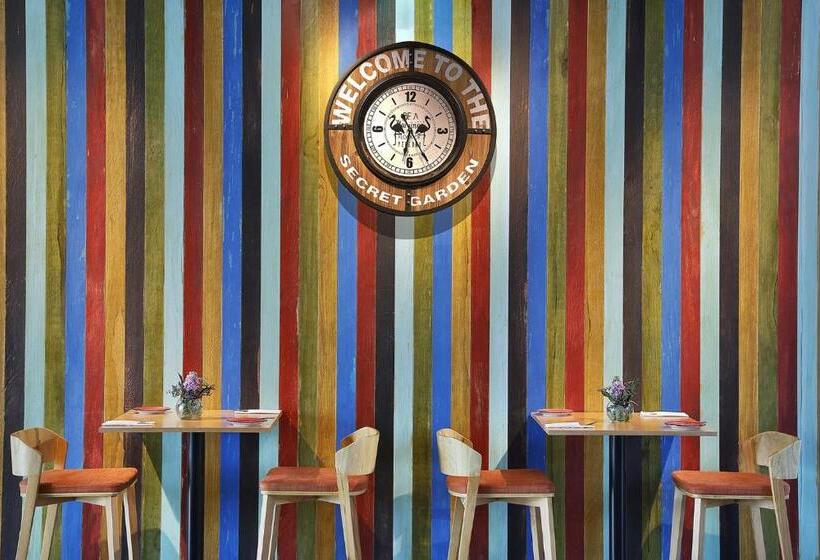 هتل NH Collection Dubai The Palm