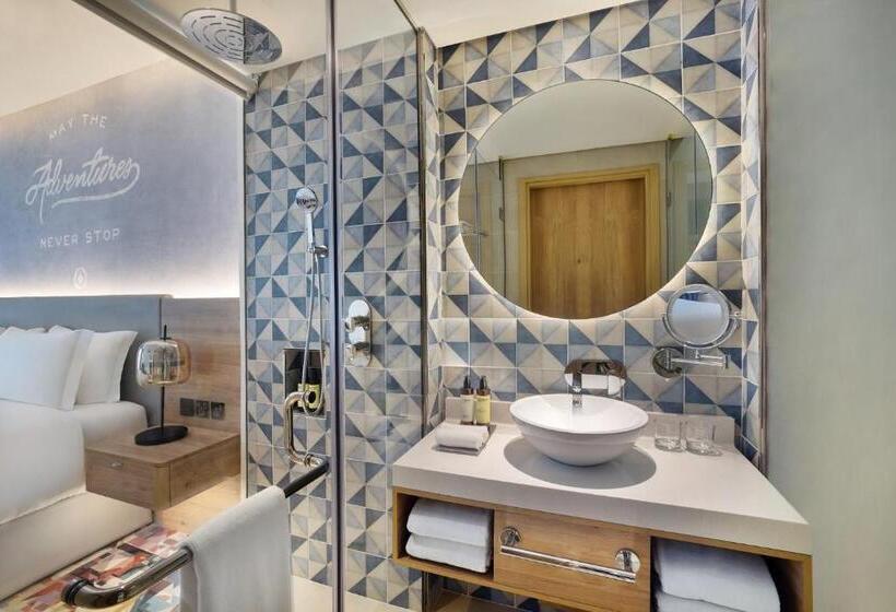 هتل NH Collection Dubai The Palm