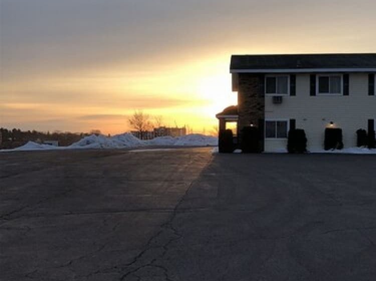 هتل Value Host Motor Inn