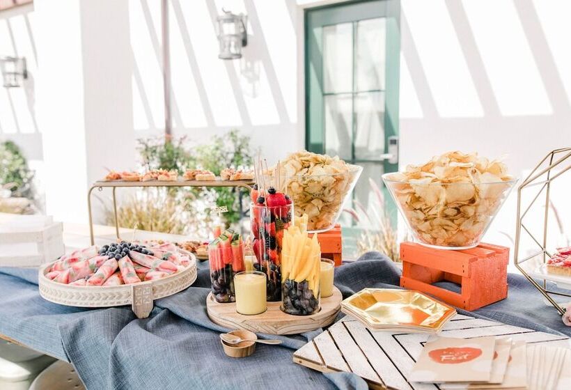 فندق صغير Moxy Santa Barbara