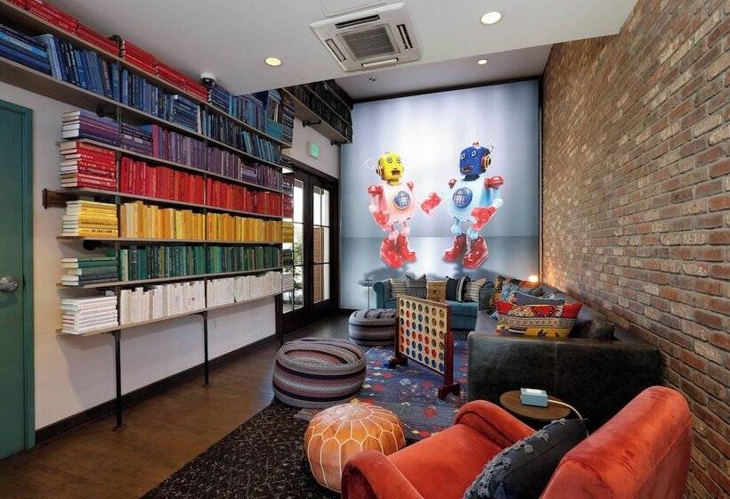 فندق صغير Moxy Santa Barbara