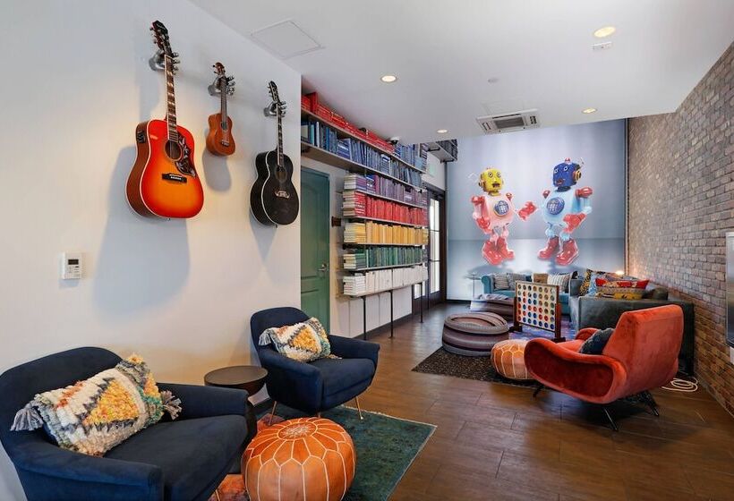 فندق صغير Moxy Santa Barbara