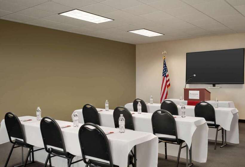 Bakken Airport Xwa Hotel & Studios