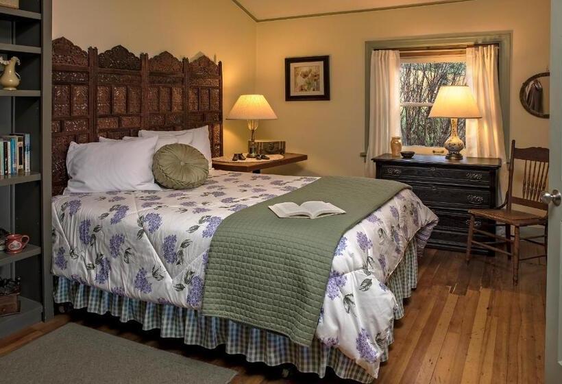 مبيت وإفطار Clementine S Guest House & Vacation Rentals