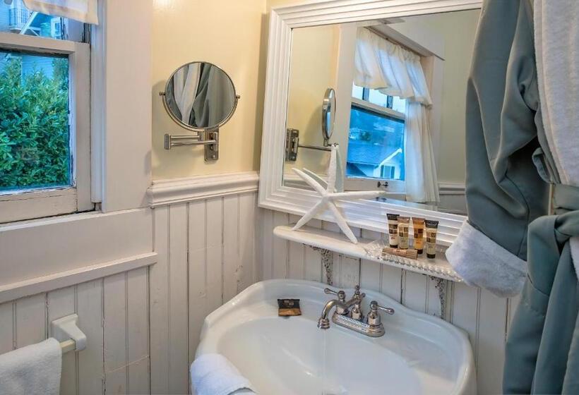 مبيت وإفطار Clementine S Guest House & Vacation Rentals