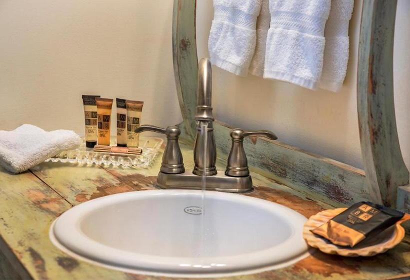 مبيت وإفطار Clementine S Guest House & Vacation Rentals