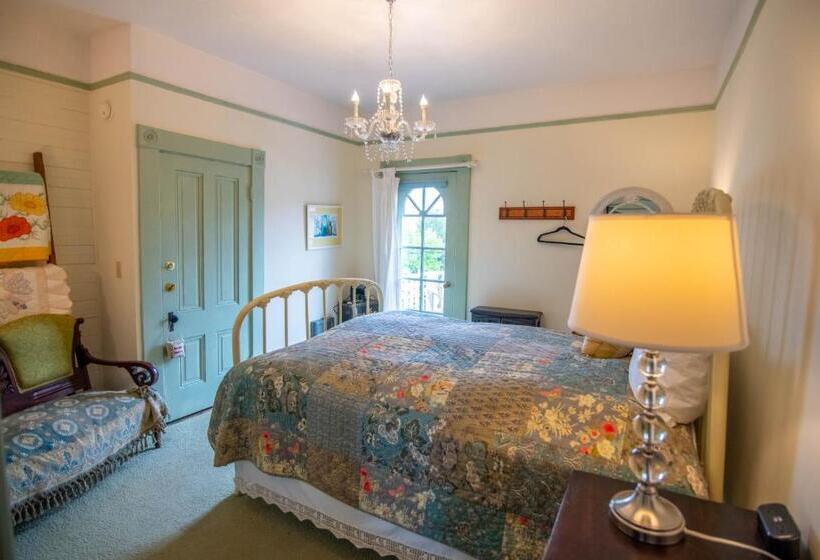 مبيت وإفطار Clementine S Guest House & Vacation Rentals