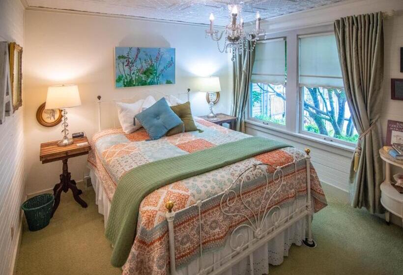 مبيت وإفطار Clementine S Guest House & Vacation Rentals