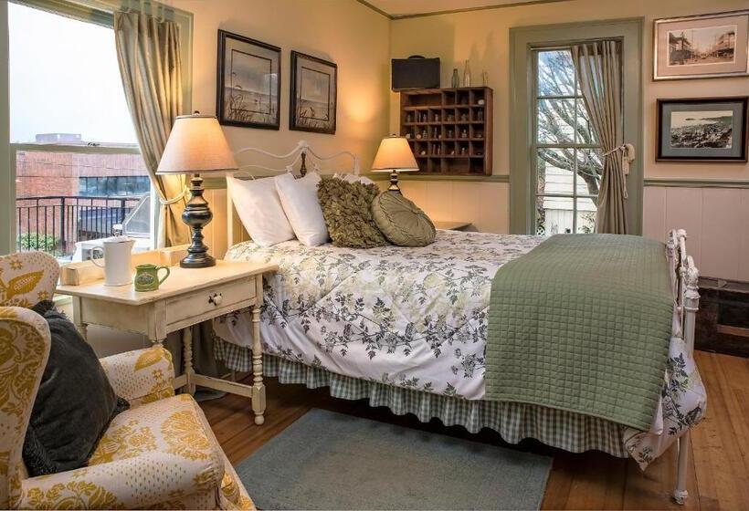 مبيت وإفطار Clementine S Guest House & Vacation Rentals