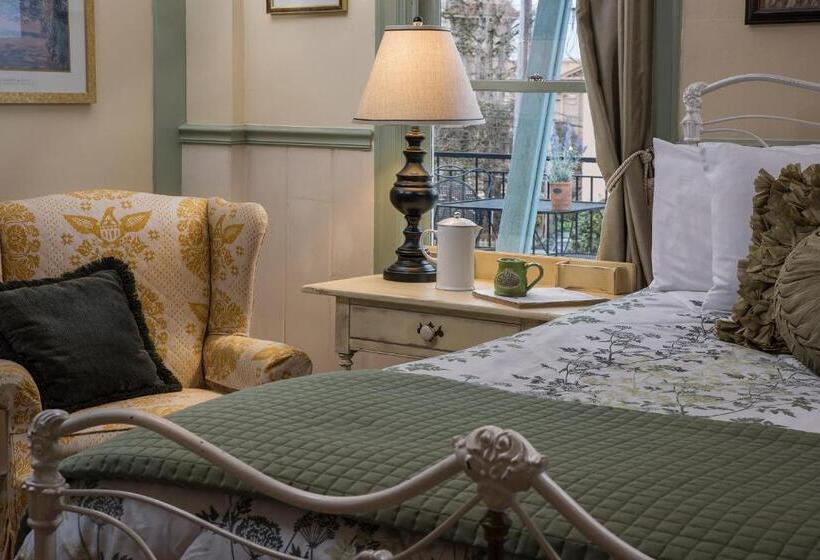 مبيت وإفطار Clementine S Guest House & Vacation Rentals