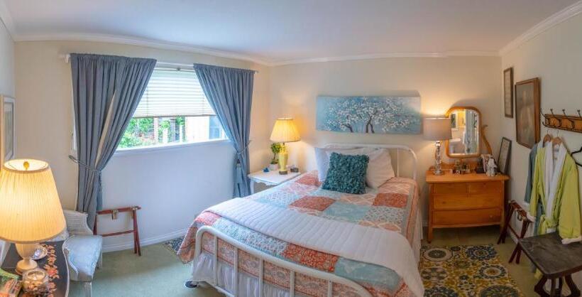 مبيت وإفطار Clementine S Guest House & Vacation Rentals
