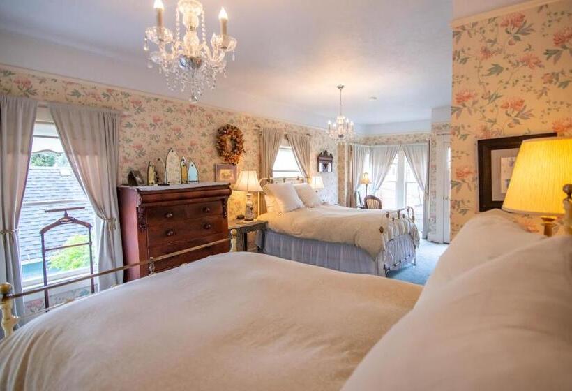 مبيت وإفطار Clementine S Guest House & Vacation Rentals