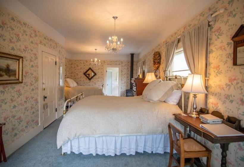 مبيت وإفطار Clementine S Guest House & Vacation Rentals