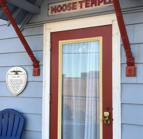 مبيت وإفطار Clementine S Guest House & Vacation Rentals