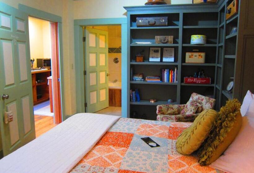 مبيت وإفطار Clementine S Guest House & Vacation Rentals