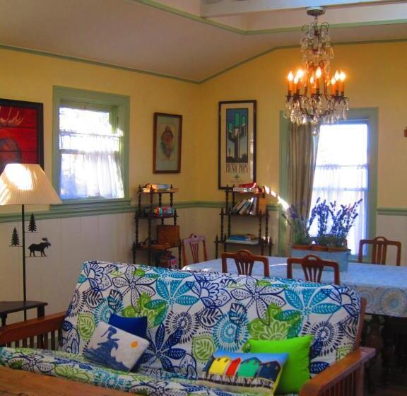 مبيت وإفطار Clementine S Guest House & Vacation Rentals