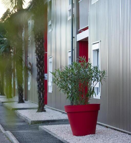 Brit Hotel Essentiel Pau Lescar