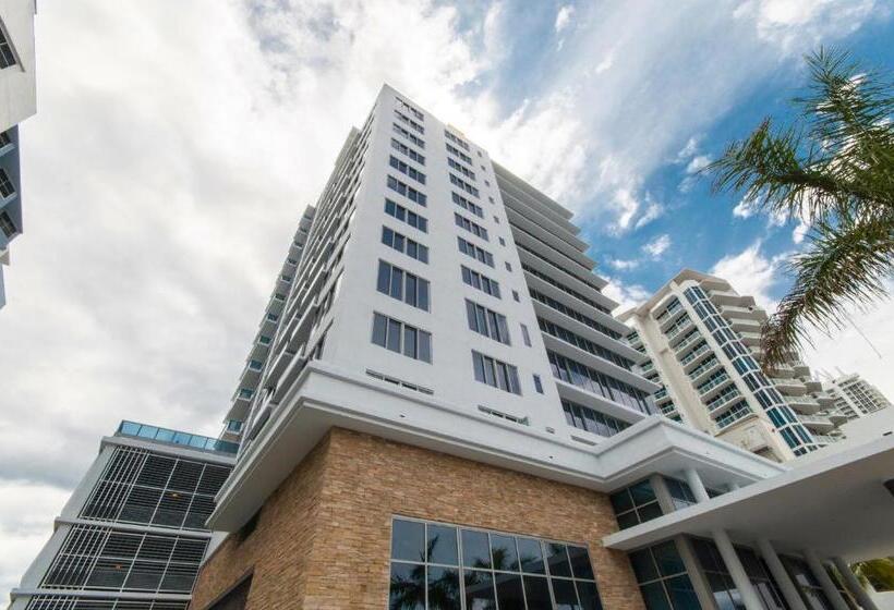 Monte Carlo Suites In Miami Beach