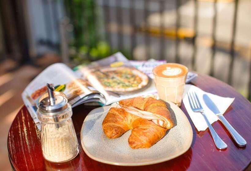 Comfort Hotel East Melbourne