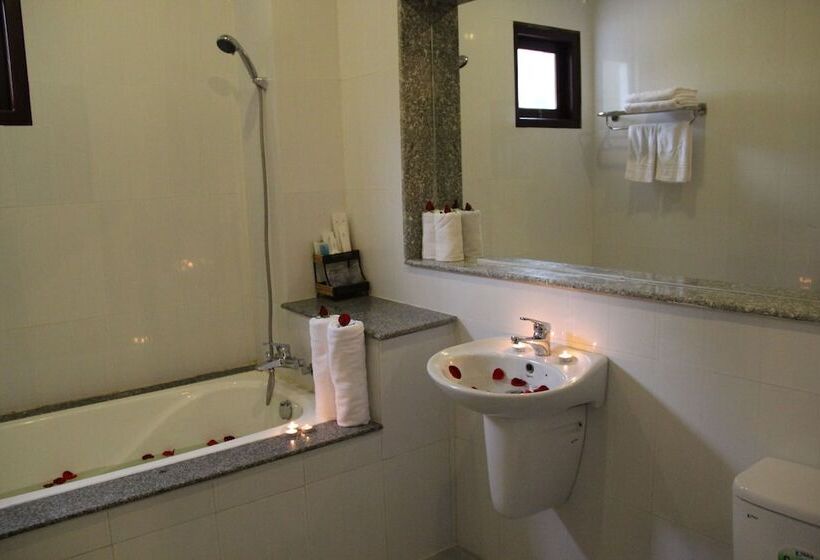 Gm Doc Let Beach Resort & Spa