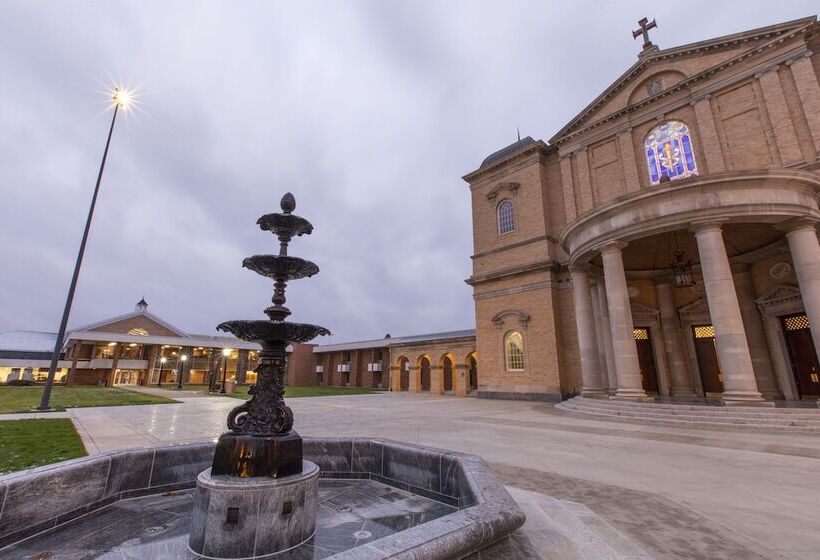 Hillsdale College Dow Hotel And Conference Center