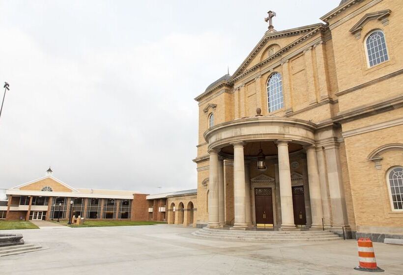 Hillsdale College Dow Hotel And Conference Center