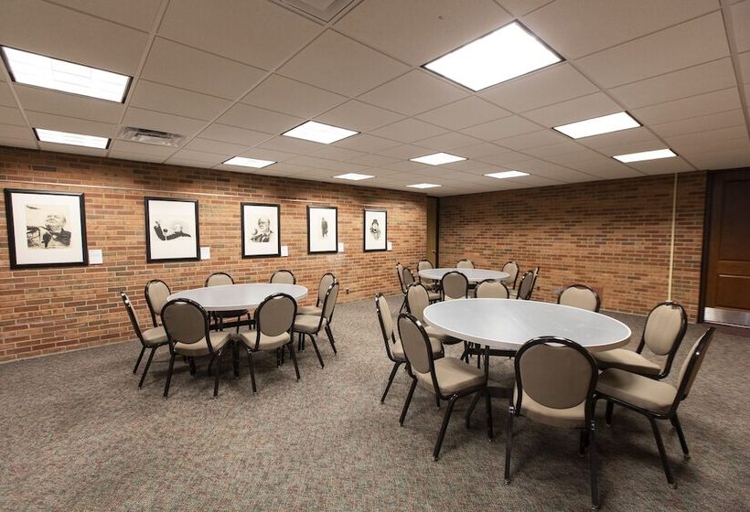 Hillsdale College Dow Hotel And Conference Center