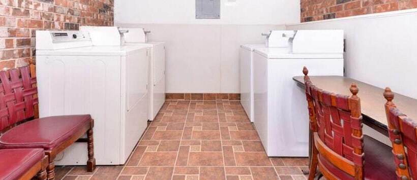 בית מלון כפרי Americas Best Value Inn Schulenburg