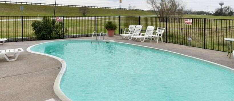 בית מלון כפרי Americas Best Value Inn Schulenburg