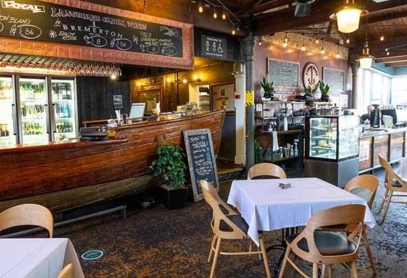 هتل Anchorage Seafront