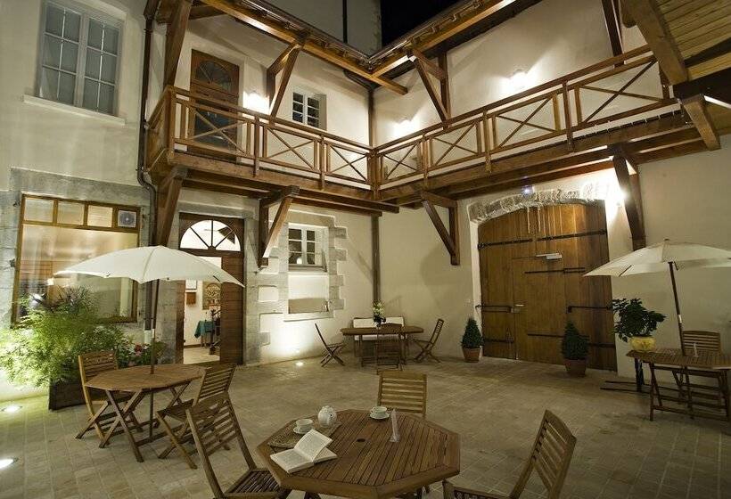 Appart Hotel Charles Sander