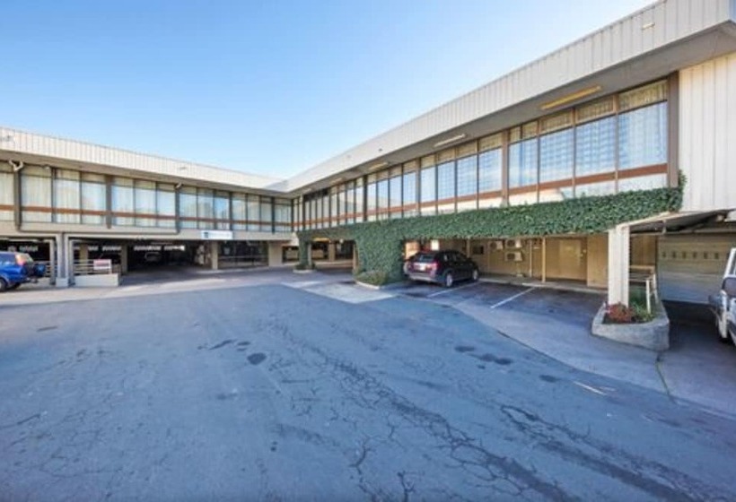 Belconnen Way Hotel & Serviced Apartments