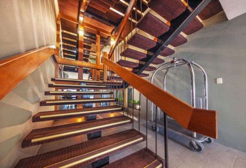 Belconnen Way Hotel & Serviced Apartments