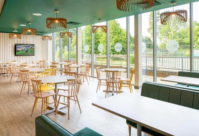 Отель Bisham Abbey National Sports Centre