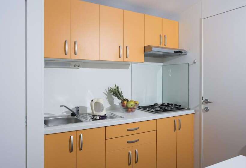 酒店 Mobile Homes Camp Perna   Adriatic Kampovi