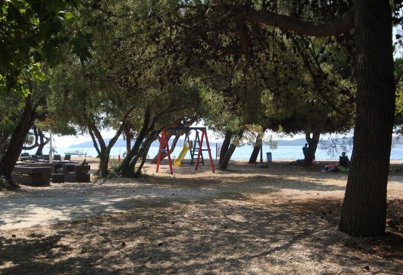 酒店 Mobile Homes Camp Perna   Adriatic Kampovi