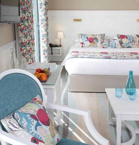 فندق Castel Clara Thalasso & Spa