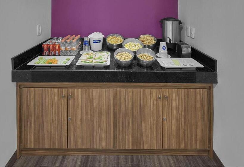 Отель City Express By Marriott Monterrey Norte