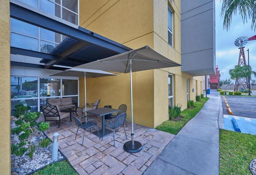 Отель City Express By Marriott Monterrey Norte